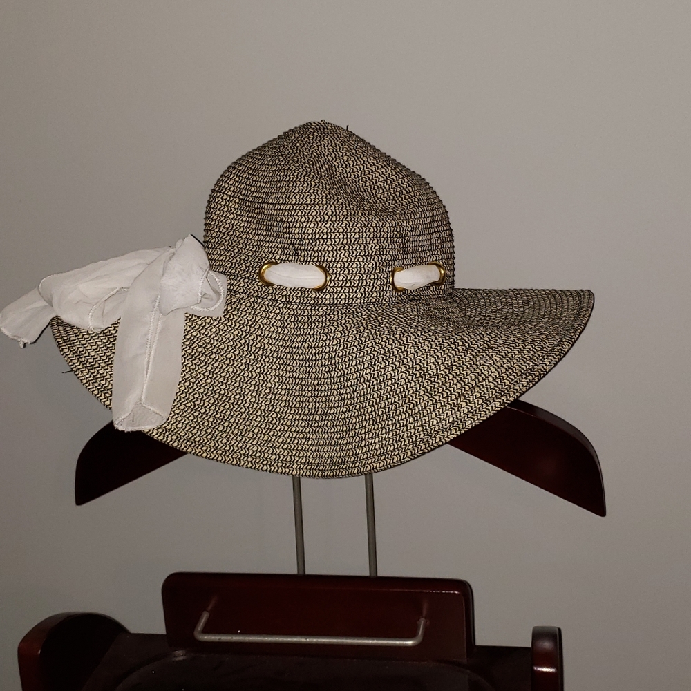 Beach hat - Picture 2 of 3
